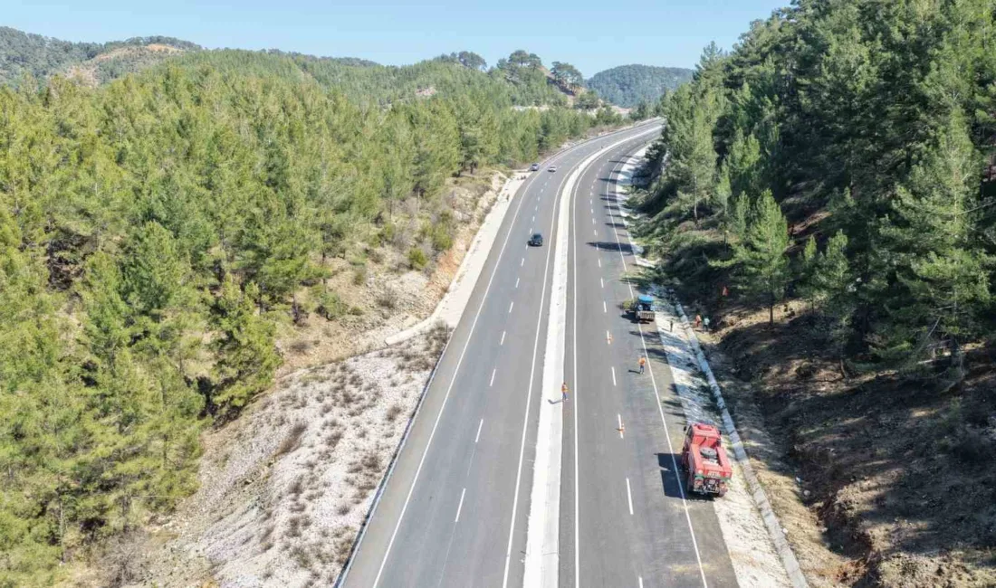 Muğla Orman Bölge Müdürlüğü ekipleri, yangın sezonu öncesi Muğla-Denizli karayolu