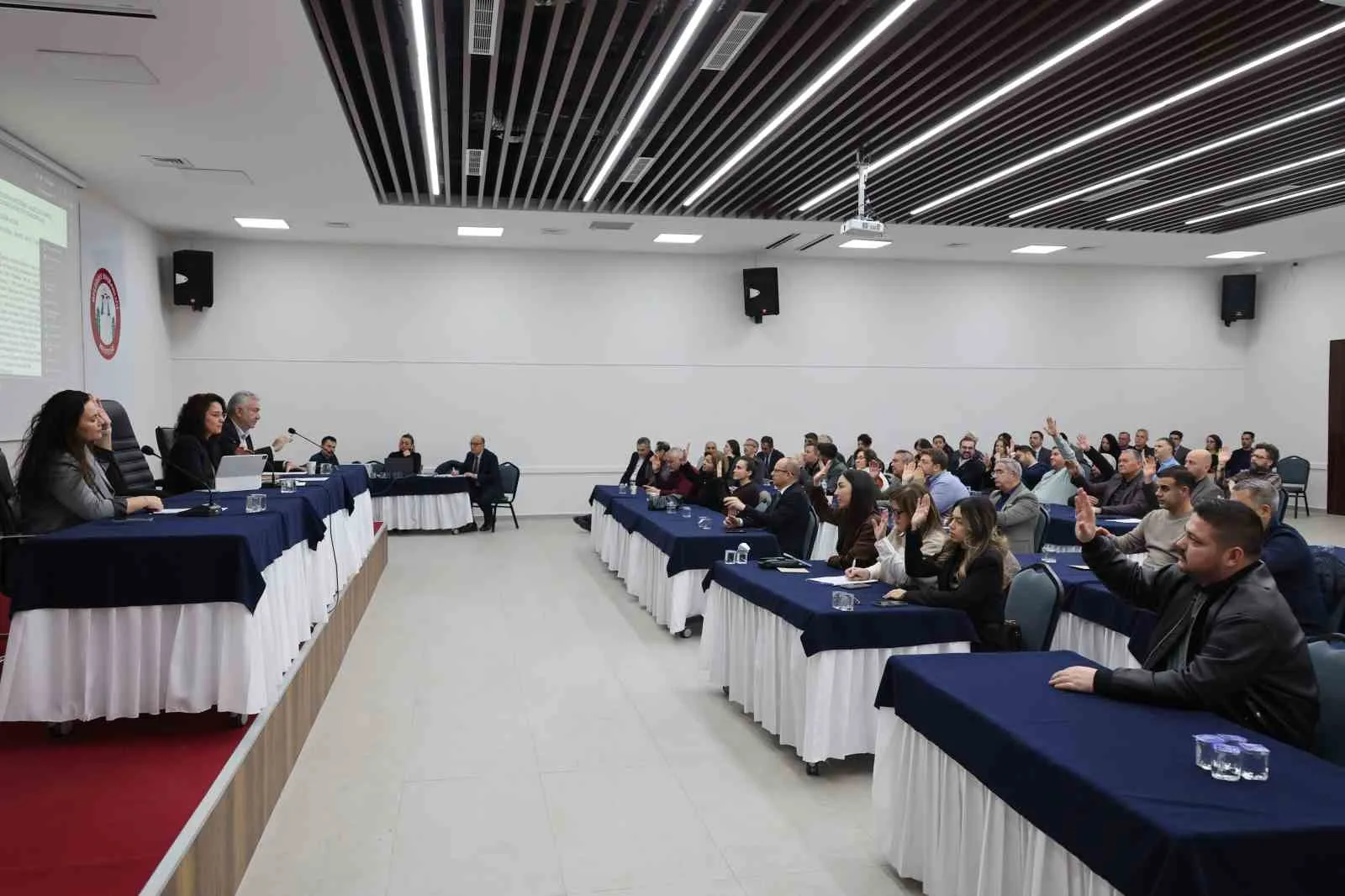 Menteşe Belediye Meclisi, Emirbeyazıt Mahallesi’ndeki yeni imar yollarına Muğla’da binlerce