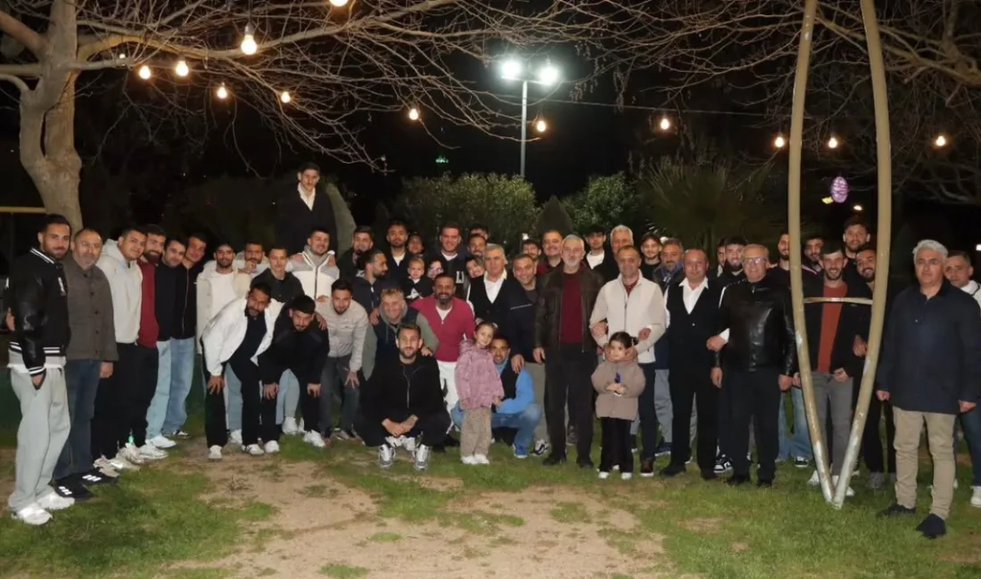 Muğlaspor yönetimi, teknik heyeti, futbolcuları ve aileleri, önceki dönem yönetim