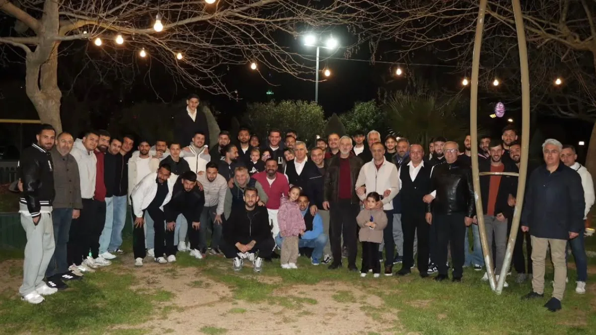 Muğlaspor yönetimi, teknik heyeti, futbolcuları ve aileleri, önceki dönem yönetim