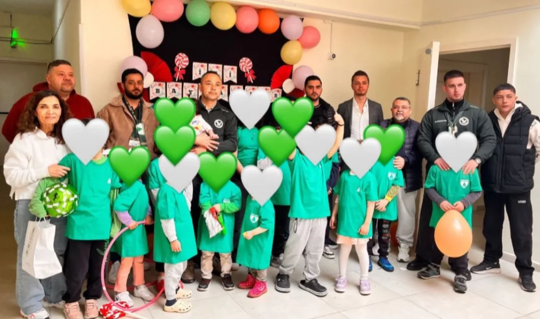 1967 Muğlaspor Taraftarlar Derneği üyeleri, bayram öncesinde çocuk esirgeme kurumunu