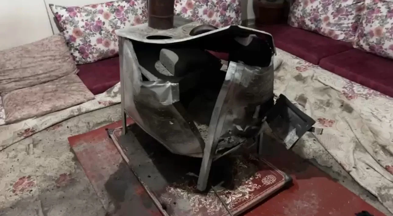 Hakkari Yüksekova'da odunların arasına karışan yabancı bir cismin sobada patlaması
