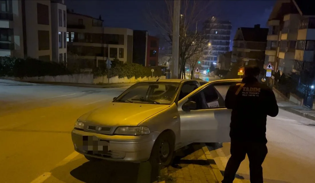 Bursa Osmangazi'de sürücüsü indikten hemen sonra hareket eden sahipsiz otomobil,