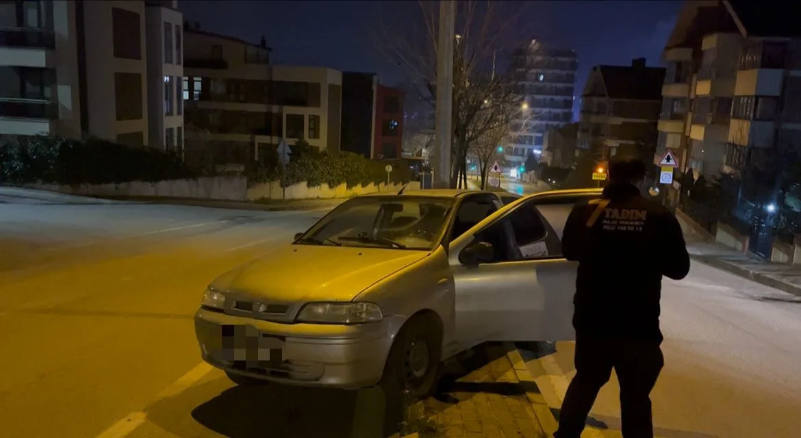 Bursa Osmangazi'de sürücüsü indikten hemen sonra hareket eden sahipsiz otomobil,