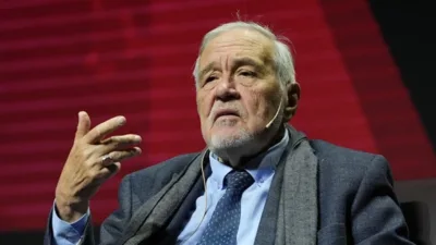 Bir süredir hastanede tedavi gören ünlü tarihçi Prof. Dr. İlber