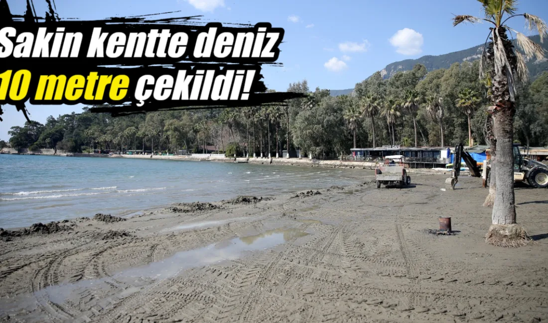 Muğla'nın Ula ilçesindeki Akyaka sahilinde deniz suyu kıyıdan yaklaşık 10