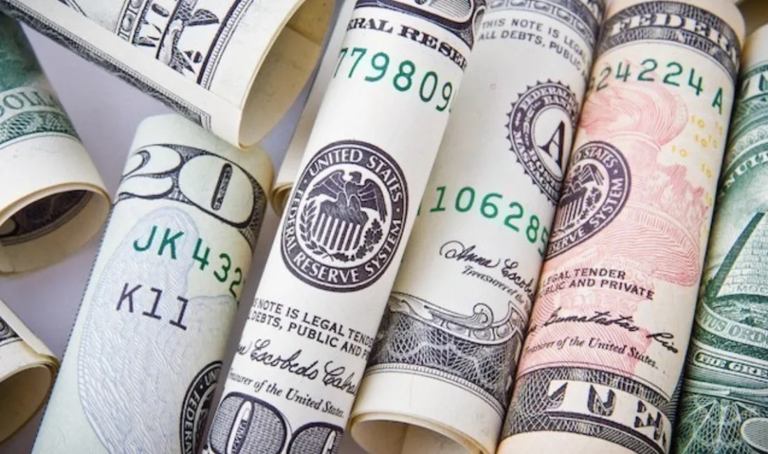 İstanbul serbest piyasasında dolar 44,1840 lira seviyelerinde güne başlarken, avro