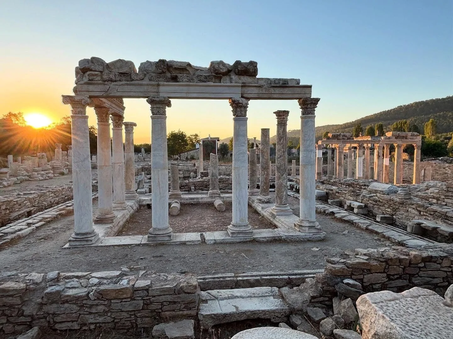 Stratonikeia ve Lagina antik kentlerindeki kazı çalışmaları, üniversite öğrencilerinin restorasyon
