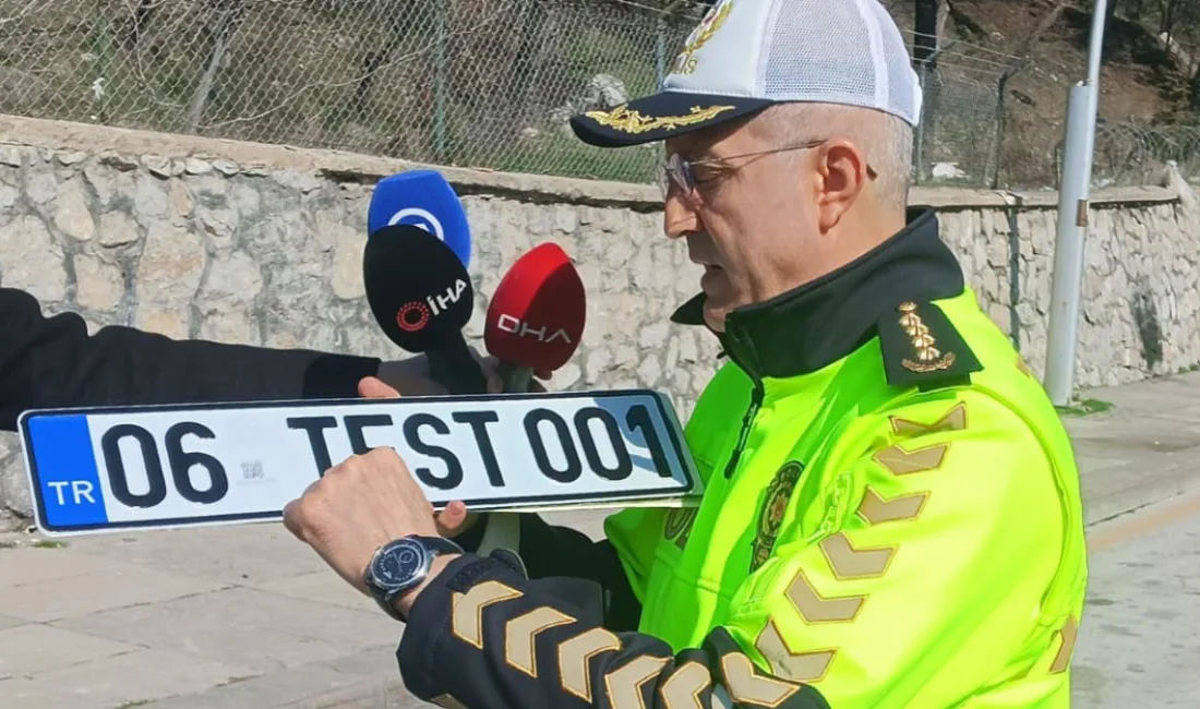 EGM Trafik Başkanı Ümit Mutlu, mühürlü ve güvenlik işaretli plakaların