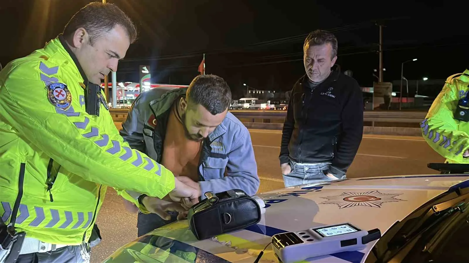 Burdur’da polisi görünce koltuk değiştiren ve "kamera kaydı yoksa ceza