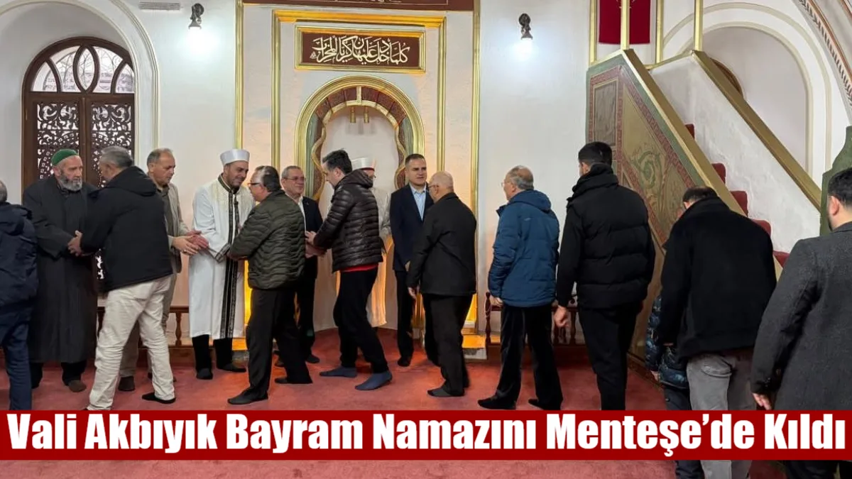 Muğla Valisi Dr. İdris Akbıyık, Ramazan Bayramı namazını Menteşe Kurşunlu