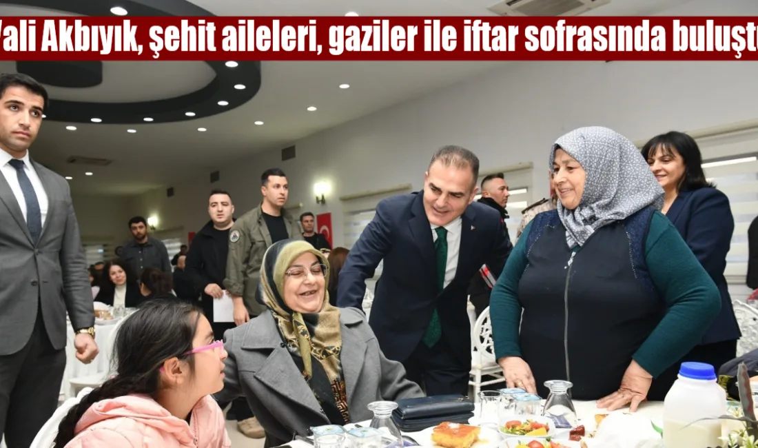 Muğla Valisi Dr. İdris Akbıyık, İl Emniyet Müdürlüğü'nün iftar programında