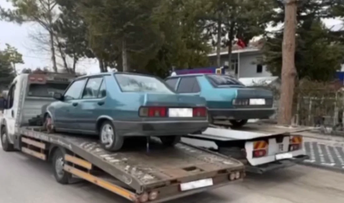 Kayseri’nin Felahiye ilçesinde Tofaş marka araçlarla yarış yapıp bu görüntüleri