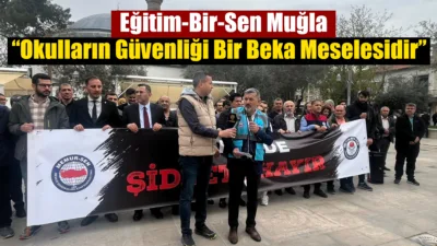 Eğitim-Bir-Sen Muğla Şube Başkanı Önder Uçak, Kurşunlu Camii Meydanı’nda yaptığı