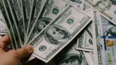 İstanbul serbest piyasada dolar 44,7240 liradan, euro ise 52,6490 liradan