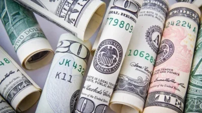 28 Nisan Salı günü dolar 45,0380 TL, euro ise 52,7690