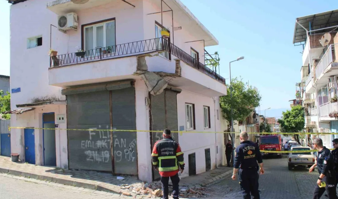 Efeler'de iki katlı bir apartmanın balkonunun çökmesi sonucu 5 metre