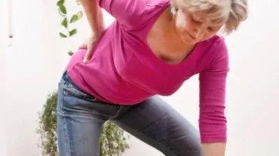 Doç.Dr.Ahmet İnanır, bel ağrılarının nedenlerini ve korunma yollarını açıkladı. Ağrının