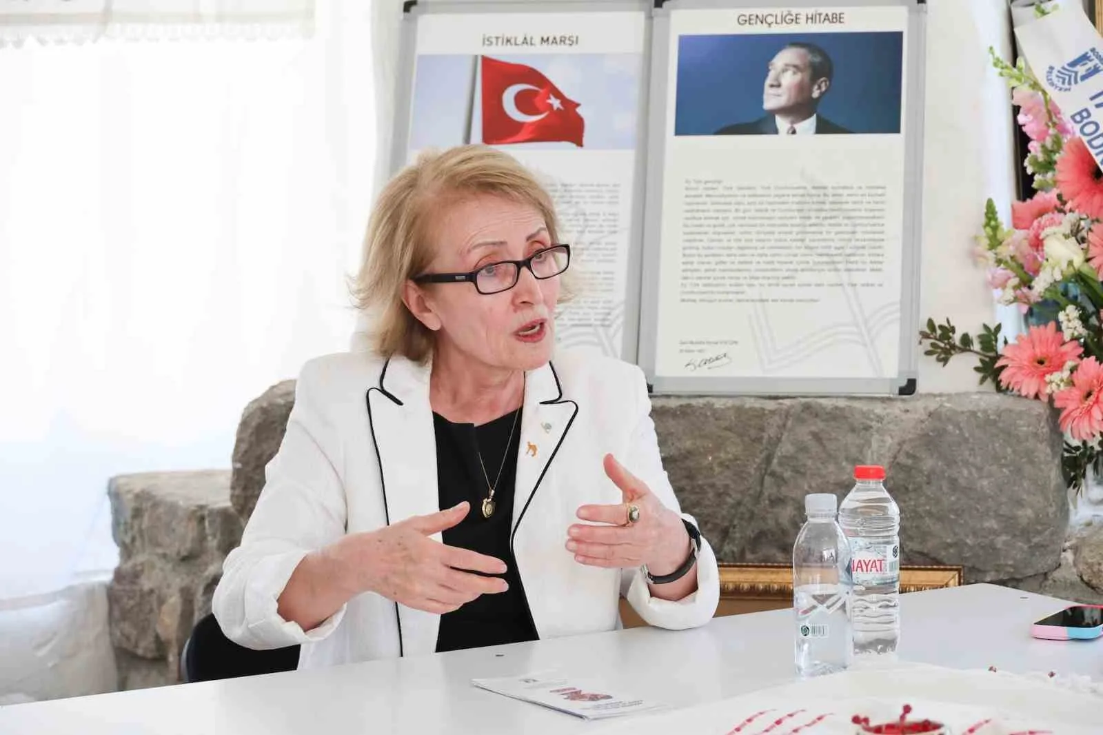 Bodrum Belediyesi'nin ev sahipliğinde Bitez'de düzenlenen seminerde, bağımlılıkla mücadelede aile