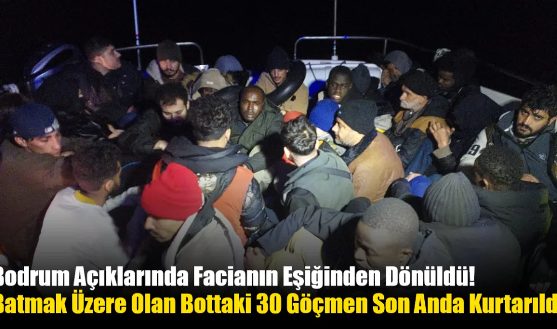 Bodrum açıklarında su alarak batmaya başlayan lastik bottaki 25 göçmen