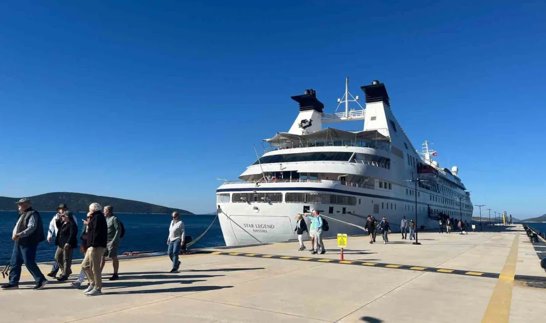 Yunanistan’ın Rodos Limanı’ndan gelen 159 metre boyundaki Star Legend kruvaziyeri,