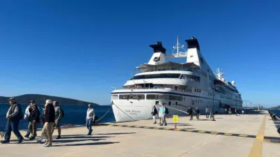 Yunanistan’ın Rodos Limanı’ndan gelen 159 metre boyundaki Star Legend kruvaziyeri,