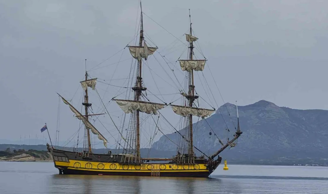 Cook Adaları bayraklı 26 metrelik ’TS SHTANDART’ isimli yelkenli, Antalya