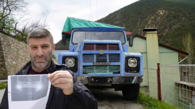 Gümüşhane’nin Torul ilçesinde 3 yıldır evinin önünde odunluk olarak kullanılan