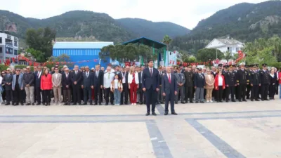 Fethiye Beşkaza Meydanı'nda düzenlenen 23 Nisan Ulusal Egemenlik ve Çocuk