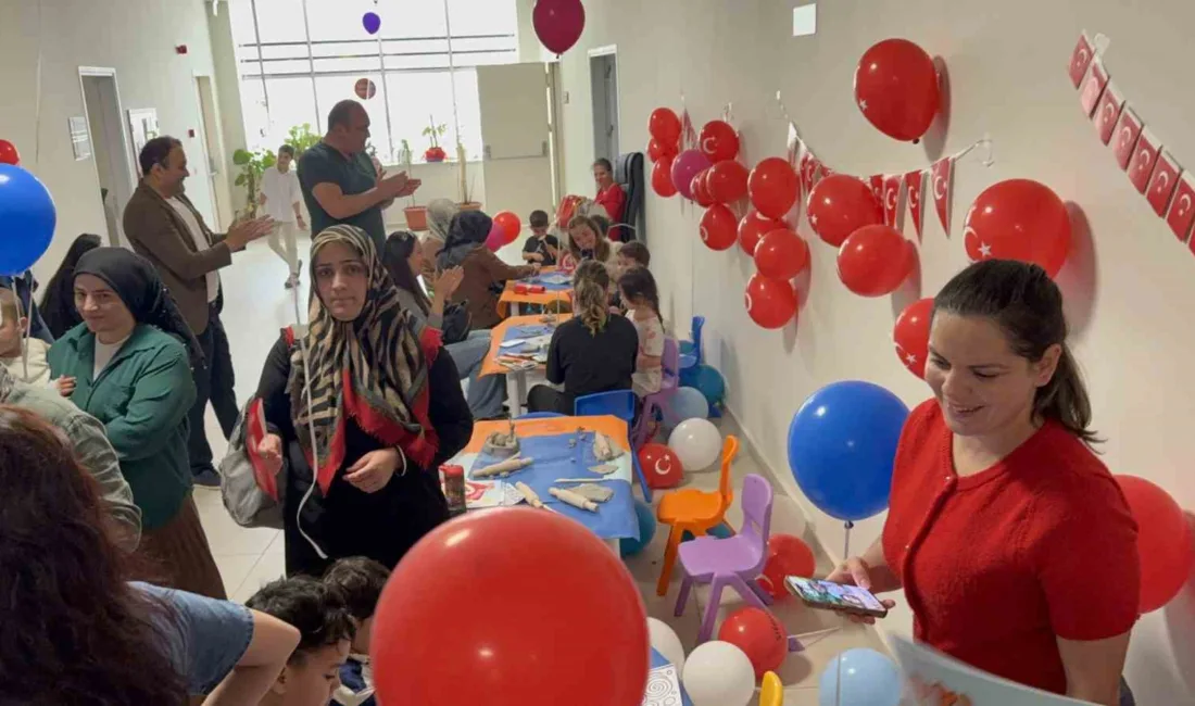 Bodrum Devlet Hastanesi’nde tedavi gören çocuklar, 23 Nisan Ulusal Egemenlik