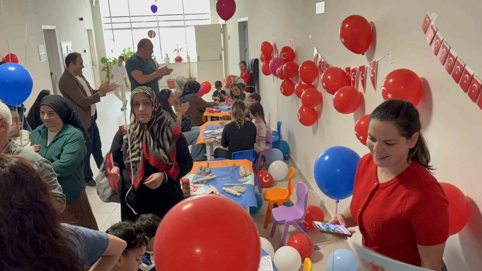 Bodrum Devlet Hastanesi’nde tedavi gören çocuklar, 23 Nisan Ulusal Egemenlik