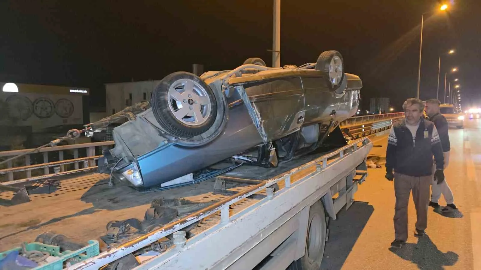 Antalya’da alkollü sürücünün kontrolünden çıkarak takla atan Tofaş marka otomobil