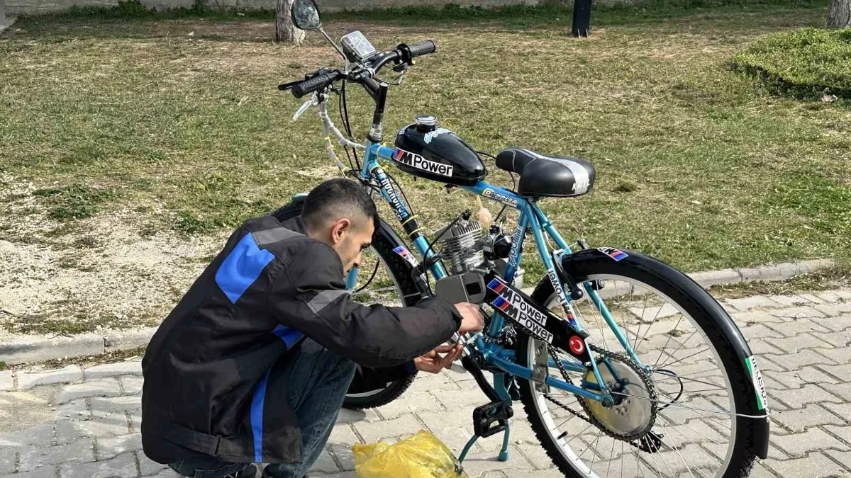 Kastamonu'da memur Enes Özer, yüksek maliyetli motor kitlerine inat, mutfaktaki