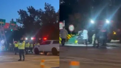 İzmir-Aydın Otoyolu’nda bariyerlere çarparak alev alan otomobilde kapıların kilitlenmesi nedeniyle