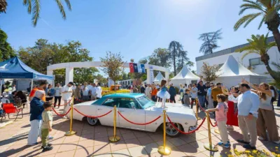 İzmir Kültürpark'ta İZKİTAP ile eş zamanlı düzenlenen Klasik Otomobil Sergisi,