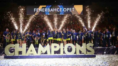 Fenerbahçe, Euroleague finalinde Galatasaray'ı 68-55 yenerek üst üste üçüncü kez