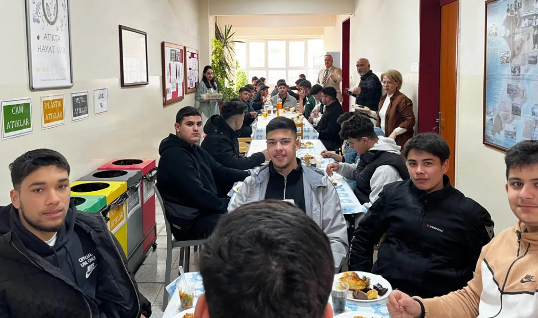 Menteşe Mesleki Eğitim Merkezi öğretmenleri, son günlerde artan okul saldırılarına