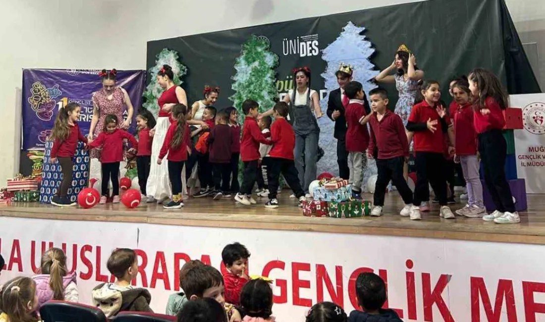 Menteşe Uluslararası Gençlik Merkezi gönüllülerinin sahnelediği interaktif tiyatro oyunu, minik