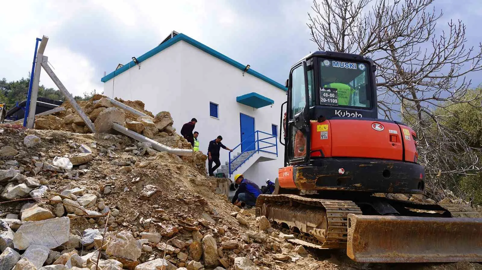 Muğla Büyükşehir Belediyesi, Milas Bafa Mahallesi’nde ekonomik ömrünü tamamlayan eski