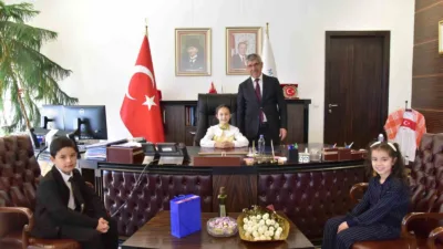 MSKÜ Rektörü Prof. Dr. Turhan Kaçar, 23 Nisan dolayısıyla makam