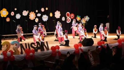 Muğla AKM'de sahne alan MTK Koleji öğrencileri 23 Nisan coşkusunu