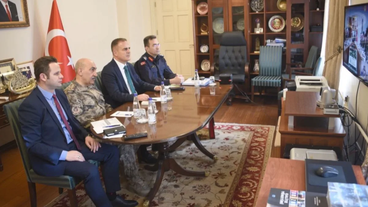 
Muğla’da İçişleri ve Milli Eğitim Bakanlığı’nın koordinasyonunda gerçekleştirilen VKS toplantısının