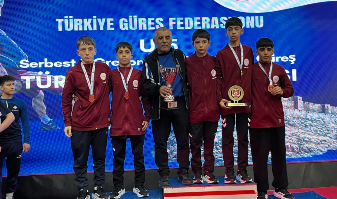 Kars’ta düzenlenen U15 Grekoromen Güreş Türkiye Şampiyonası’nda Milas Mehmet Güçlü