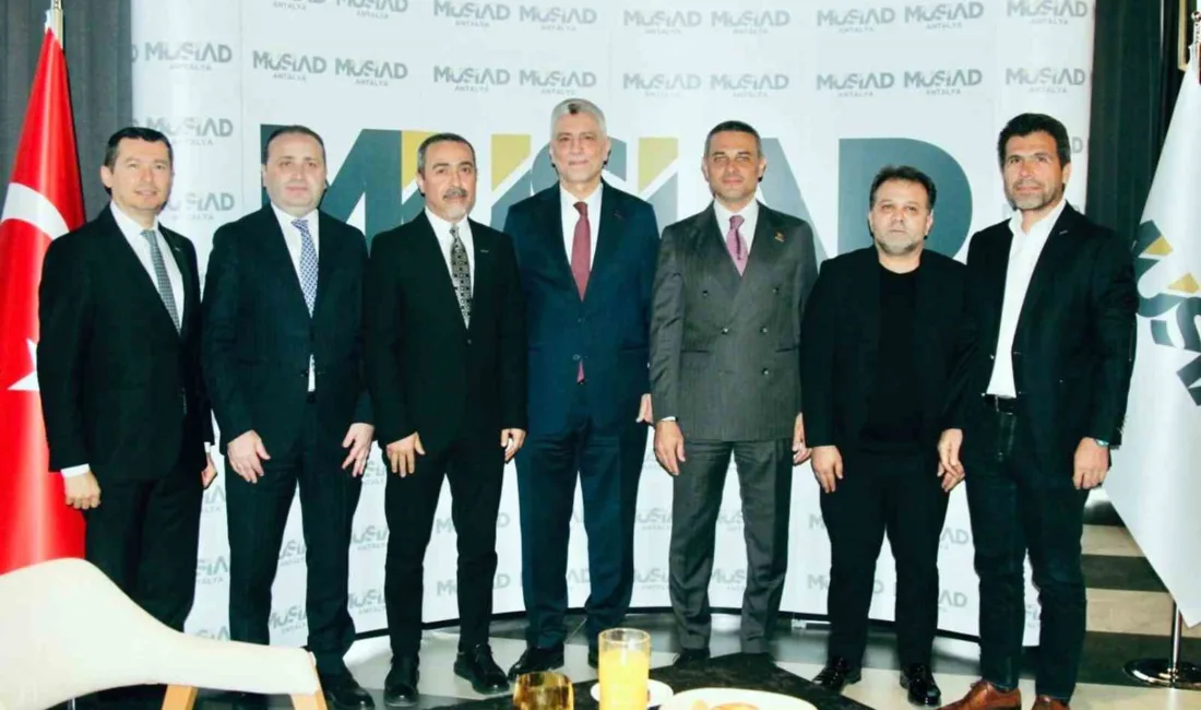 Ticaret Bakanı Ömer Bolat’ın katılımıyla Antalya’da düzenlenen istişare toplantısına katılan