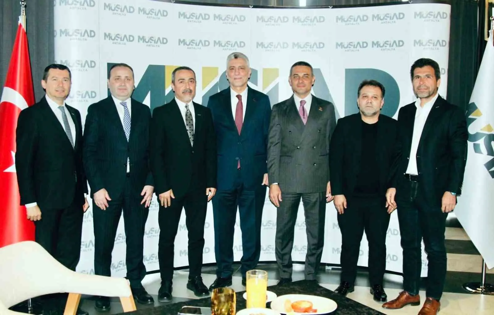 Ticaret Bakanı Ömer Bolat’ın katılımıyla Antalya’da düzenlenen istişare toplantısına katılan