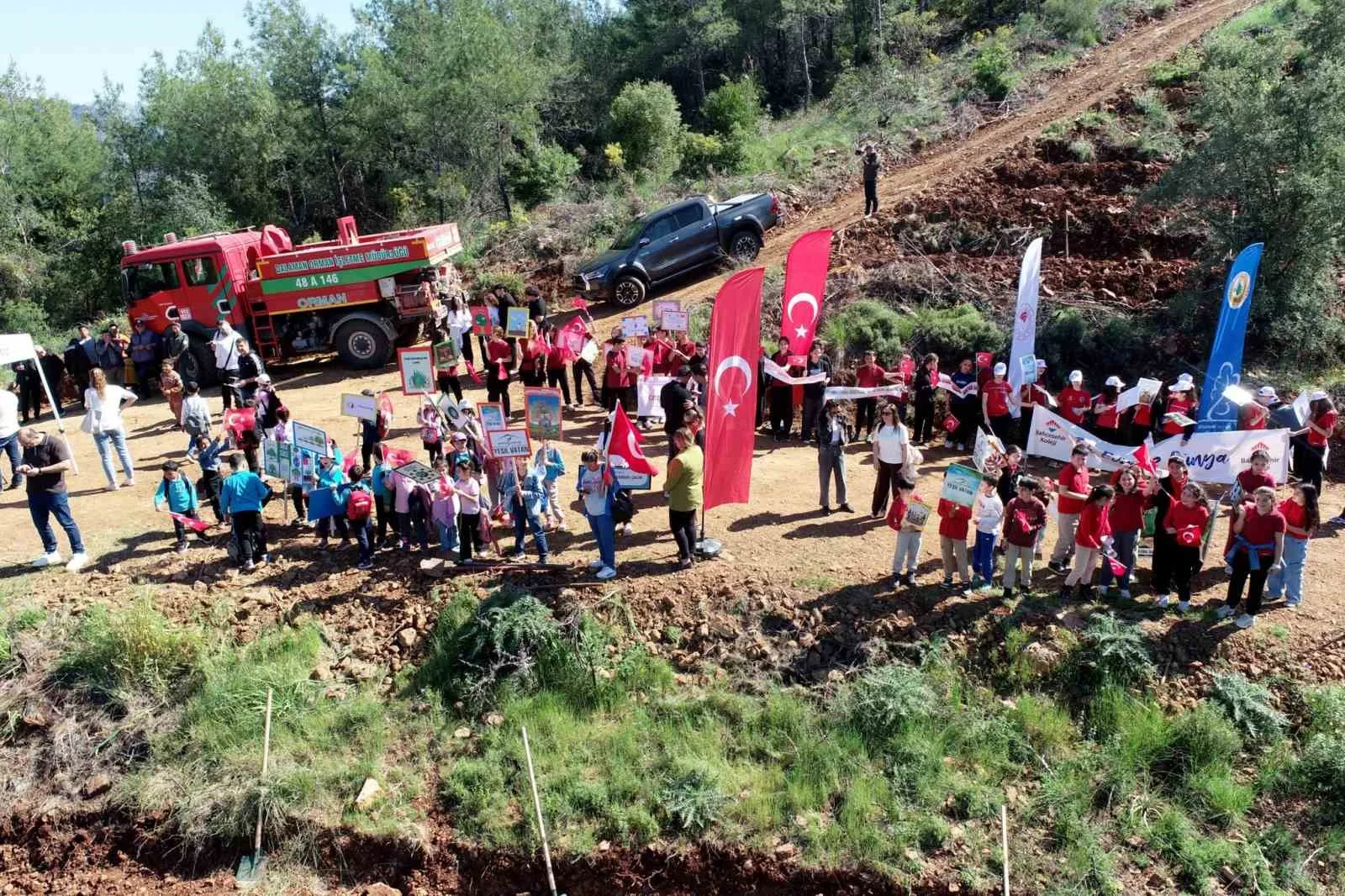 Ortaca'da yürütülen ‘Yeşil Vatan-Hayatın Kaynağı’ projesi kapsamında, kendi yetiştirdikleri fidanları