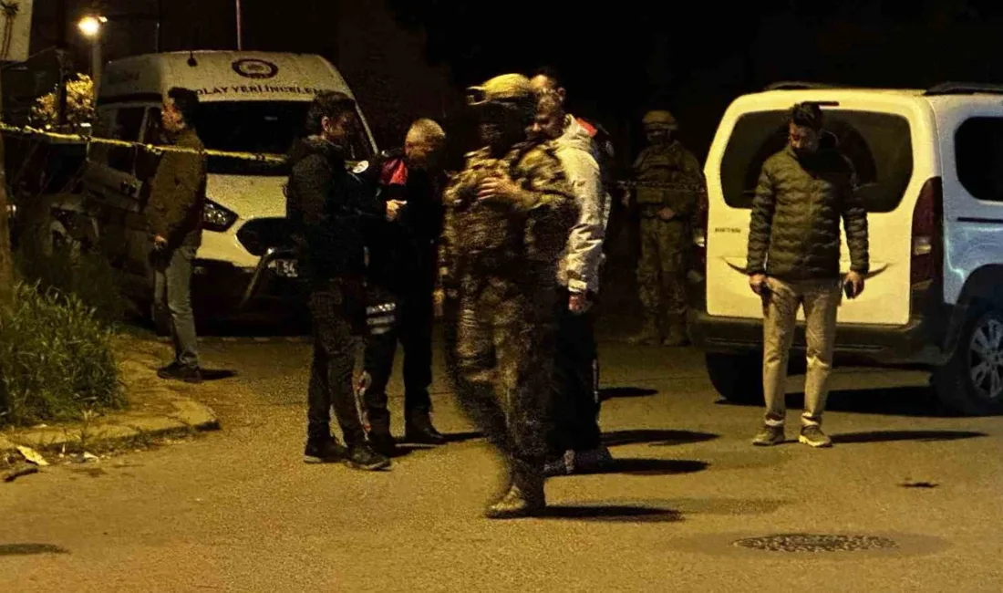 Adapazarı Hızırtepe Mahallesi'nde polisle girdiği çatışmada sokak sokak kaçan şahıs,