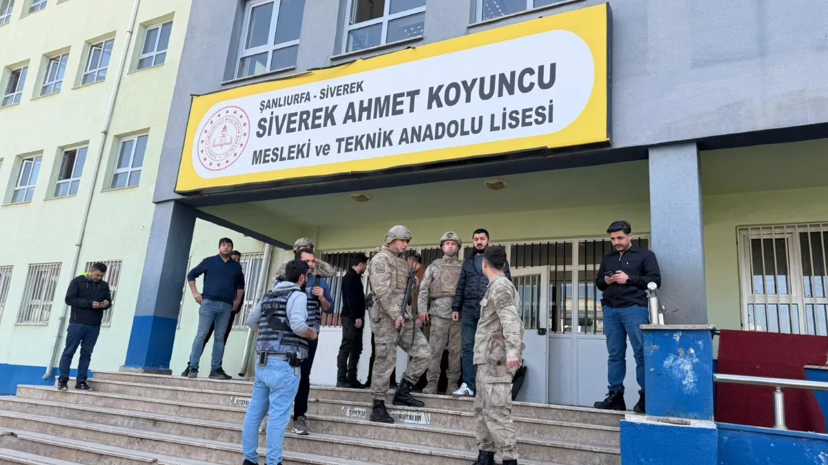 Şanlıurfa Valisi Hasan Şıldak, Siverek’te eski bir öğrencinin okula düzenlediği