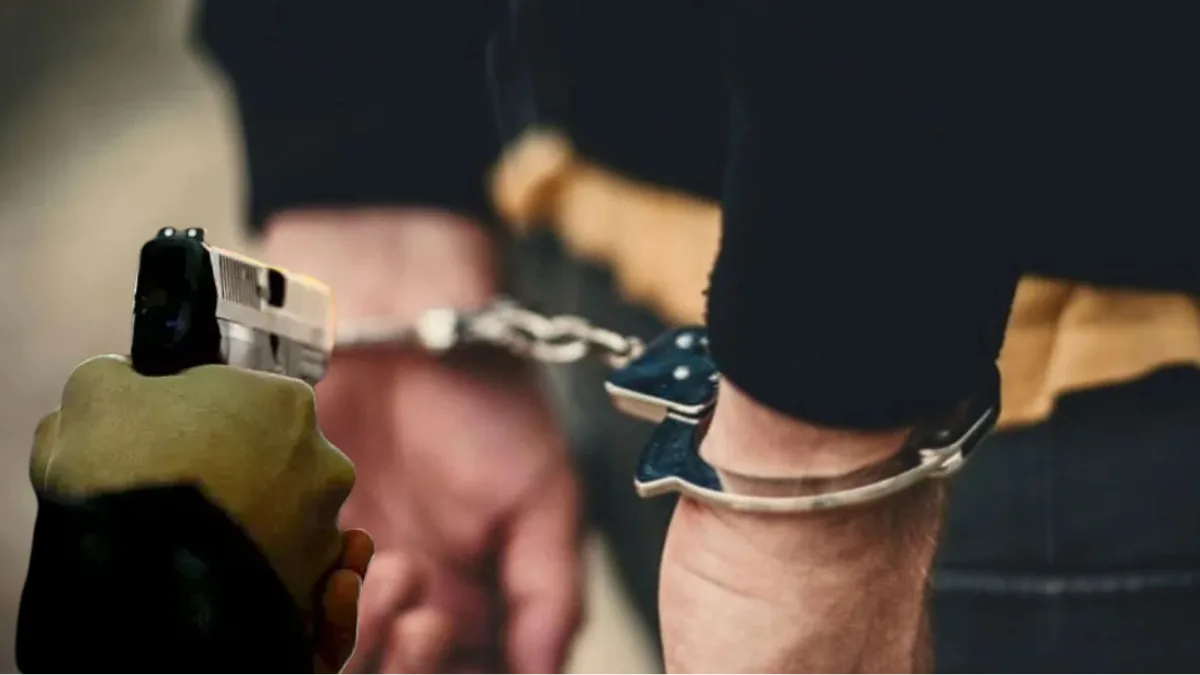 Kocaeli Kartepe'de seyir halindeki araçtan açılan ateş okula isabet etti;