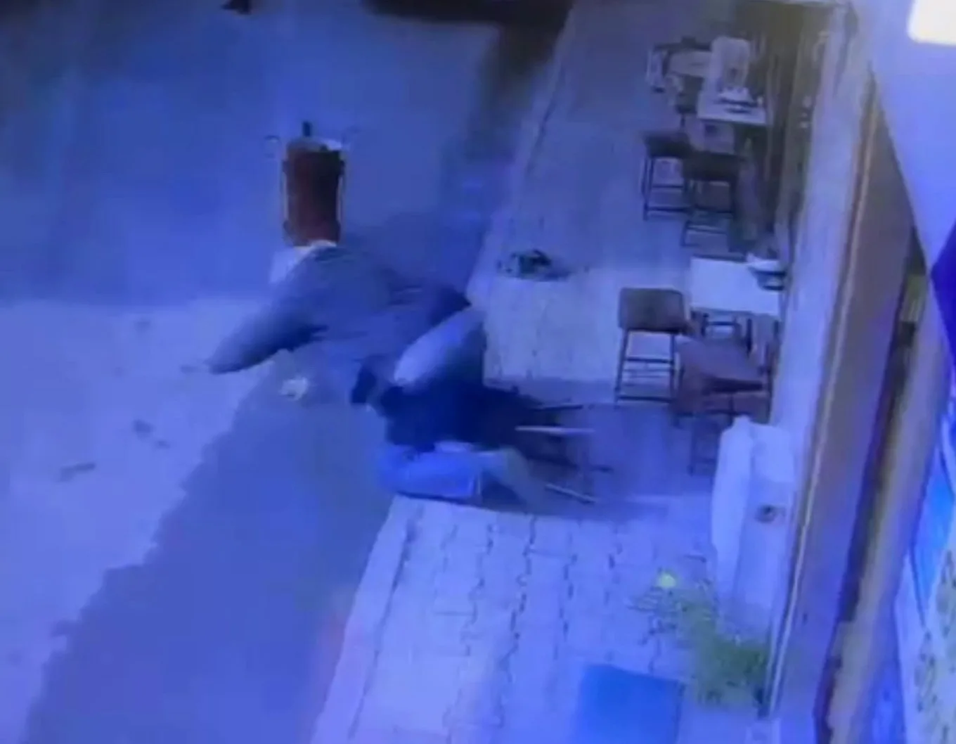 Erzurum Uzundere'de taburede uyuyakalıp yere düşen İzmirli Ateş Rıza Tunç,